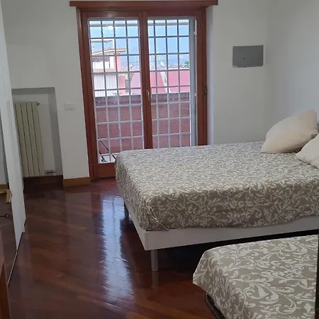 St Peter Terrace View Attic *